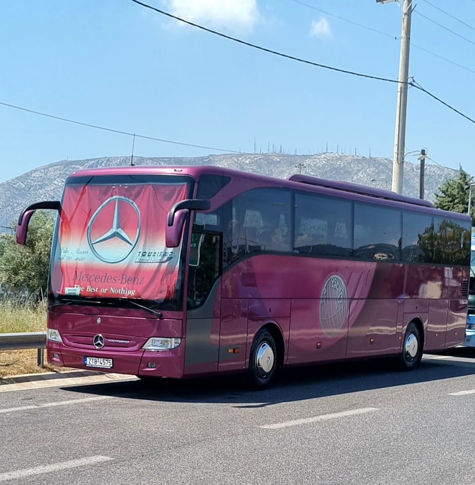 Σύγχρονος στόλος λεωφορείων για εύκολα και άνετα ταξίδια. Έμπειροι και φιλικοί οδηγοί, άριστα εκπαιδευμένοι για ασφάλεια και εξυπηρέτηση